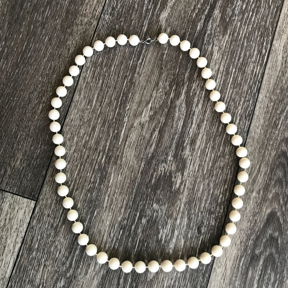 Retro Faux Pearl Necklace